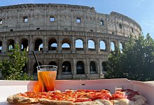Pizza und Aperol - Sabina Crisan/dpa