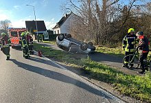 Auto &uuml;berschl&auml;gt sich - Polizei M&ouml;nchengladbach/dpa