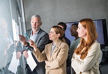 Arbeitswelten - Meeting mit Kollegen - Christin Klose/dpa-tmn