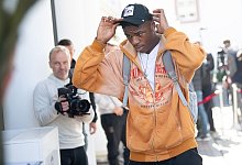 Nationalspieler-Rookie Armel Bella-Kotchap bei der Ankunft im Teamhotel. - Sebastian Gollnow/dpa