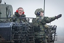 Verteidigungsminister Pistorius bei der Truppe - Kay Nietfeld/dpa