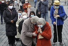 Messe in Prag - Foto: Petr David Josek/AP/dpa