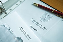 Ein Erbschein ist in einem Aktenordner zu sehen - Christin Klose/dpa-tmn