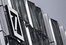 Deutsche Bank - Foto: Boris Roessler/dpa
