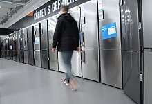 Ein Mann im Elektronikmarkt - Laura Ludwig/dpa-tmn