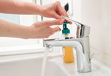 Eine Frau wäscht ihre Hände - Christin Klose/dpa-tmn