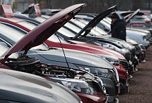 Autokauf - Foto: Sebastian Kahnert/dpa-Zentralbild/dpa