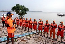 Überschwemmungen durch Monsun in Indien - Rajesh Kumar Singh/AP/dpa