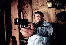 Der auf der Flucht vor der Polizei verfolgte Rechtsanwalt Klaus Burg (Hans Sigl) hat sich verletzt. - Bernd Schuller/ZDF/dpa