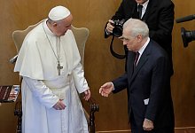 Scorsese trifft Papst bei Buchvorstellung - Alessandra Tarantino/AP/dpa