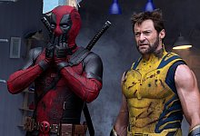 Ryan Reynolds (l) als Deadpool und Hugh Jackman als Wolverine - Jay Maidment/20th Century Studios/dpa