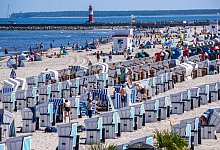 Badewetter an der Ostseeküste - Jens Büttner/dpa