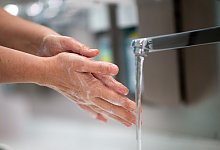 Sorgfältiges Händewaschen schützt vor Infektionen - Jonas Güttler/dpa