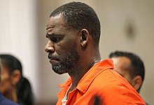 US-S&auml;nger R. Kelly erscheint w&auml;hrend einer Anh&ouml;rung in Chicago. - Antonio Perez/Pool Chicago Tribune/AP/dpa