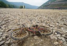 Niedrigwasser am Rhein - Frank Rumpenhorst/dpa