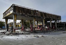 Abgebrannte Tankstelle in Teheran - Foto: Abdolvahed Mirzazadeh/ISNA/AP/dpa