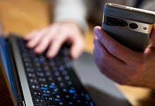 Verbraucherthemen 2024: Online-Betrug und Energie sparen - Monika Skolimowska/dpa