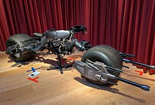 Tolkiens Schreibtisch und Batmans Motorrad unterm Hammer - Philip Dethlefs/dpa