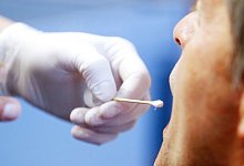 DNA-Speicheltest - Roland Weihrauch/dpa/Archiv