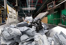 Internationales Postzentrum (IPZ) am Frankfurter Flughafen - Hannes P Albert/dpa