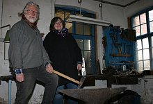 Schmieden Pl&auml;ne: Pastorin Nicole Bernardy und Helmut Behnisch schwebt ein sozialer Treffpunkt zum Austausch handwerklicher F&auml;higkeiten vor. - Castrup