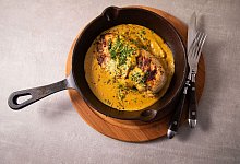 Sanddornh&auml;hnchen - Christin Klose/dpa-tmn