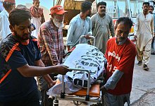 Tote nach Verkehrsunfall in Pakistan - Pervez Masih/AP/dpa
