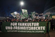 Demo zum Beginn der Innenministerkonferenz in Bremen - Focke Strangmann/dpa