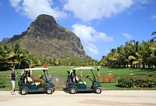 Der Berggipfel Le Morne Brabant auf Mauritius - picture alliance / dpa-tmn