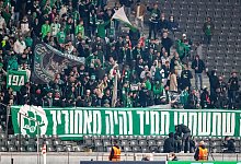 Haifa-Fans - Foto: Andreas Gora/dpa