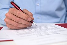 Geldgesch&auml;fte Corona Bank Vollmacht - Foto: Andrea Warnecke/dpa-tmn