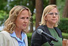 Bundesumweltministerin Steffi Lemke (l) und ihre polnische Amtskollegin Anna Moskwa in Bad Saarow. - Patrick Pleul/dpa