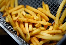 Pommes in der Fritteuse - Ina Fassbender/dpa/dpa-tmn