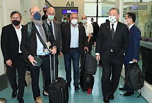 Die Delegation von Bundestagsabgeordneten um den CDU-Politiker Klaus-Peter Willsch (M) mit Taiwans Vize-Au&szlig;enminister Alexander Tah-ray Yui (2.v.r). - Au&szlig;enministerium Taiwan/dpa