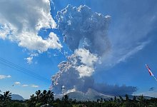 Vulkan Lewotobi Laki Laki auf Flores - --/Geological Agency Bilder /dpa