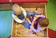 Kinder spielen - Foto: Julian Stratenschulte