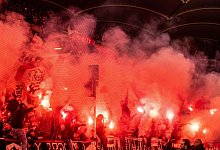 Fans des VfB Stuttgart - Christoph Schmidt/dpa