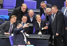 Bundestag - AfD feiert Abstimmungsergebnis zu Migrationspolitik - Michael Kappeler/dpa