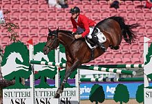 Marcus Ehning kam bei seinem flotten Ritt auf Stargold mit vier Strafpunkten aus dem Parcours. - Friso Gentsch/dpa
