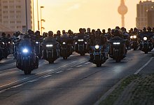 Motorradfahrer - Paul Zinken/dpa