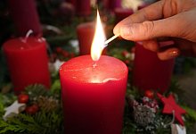 Zwei Br&auml;nde durch Adventskr&auml;nze - Marcus Brandt/dpa