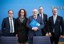 Die &laquo;Wirtschaftsweisen&raquo; - Foto: Bernd von Jutrczenka/dpa