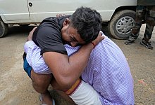 Mehrere Tote nach Massenpanik in Indien - Rajesh Kumar Singh/AP/dpa