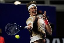 Kam erst nach einem n&auml;chtlichen Kraftakt weiter: Alexander Zverev. - Eduardo Verdugo/AP/dpa