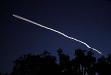 Start einer SpaceX Falcon 9-Rakete - Damian Dovarganes/AP/dpa