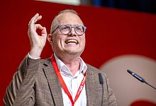 SPD denkt 2025 groß: Oppositionschef will Internet befreien - Thomas Banneyer/dpa