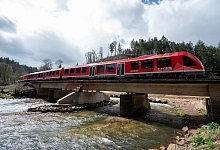 Premierenfahrt Zugverkehr auf Teilst&uuml;ck der Eifelstrecke - Harald Tittel/dpa