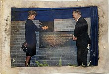 Von Diana 1991 mitverpackte Zeitkapsel wird geöffnet - -/Great Ormond Street Hospital via PA Media/dpa