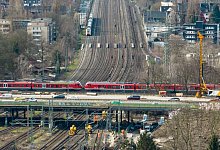 Bahn sperrt Strecke im Ruhrgebiet - Christoph Reichwein/dpa
