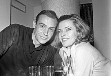 Sean Connery und Honor Blackman bei den Dreharbeiten zum James-Bond-Klassiker «Goldfinger» (1964). - Pa/PA Wire/dpa
